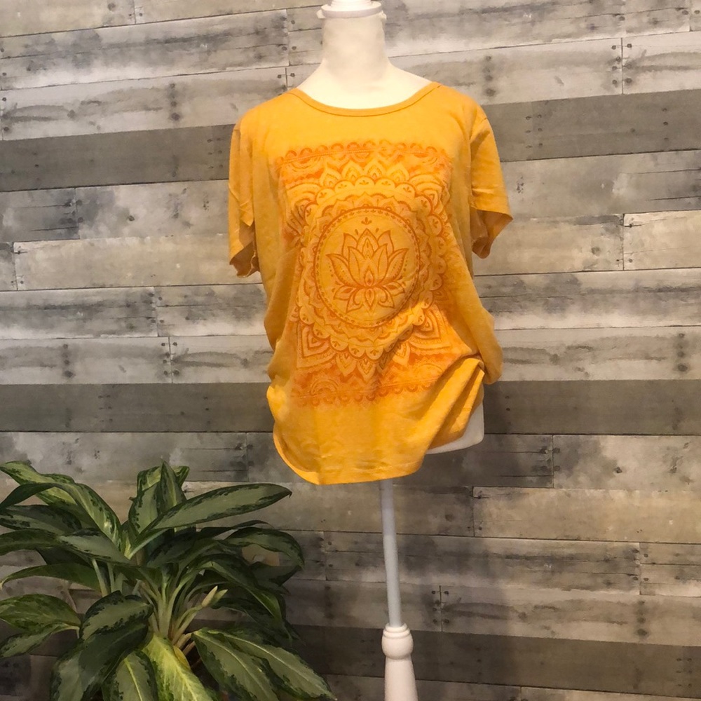 Lotus Tee